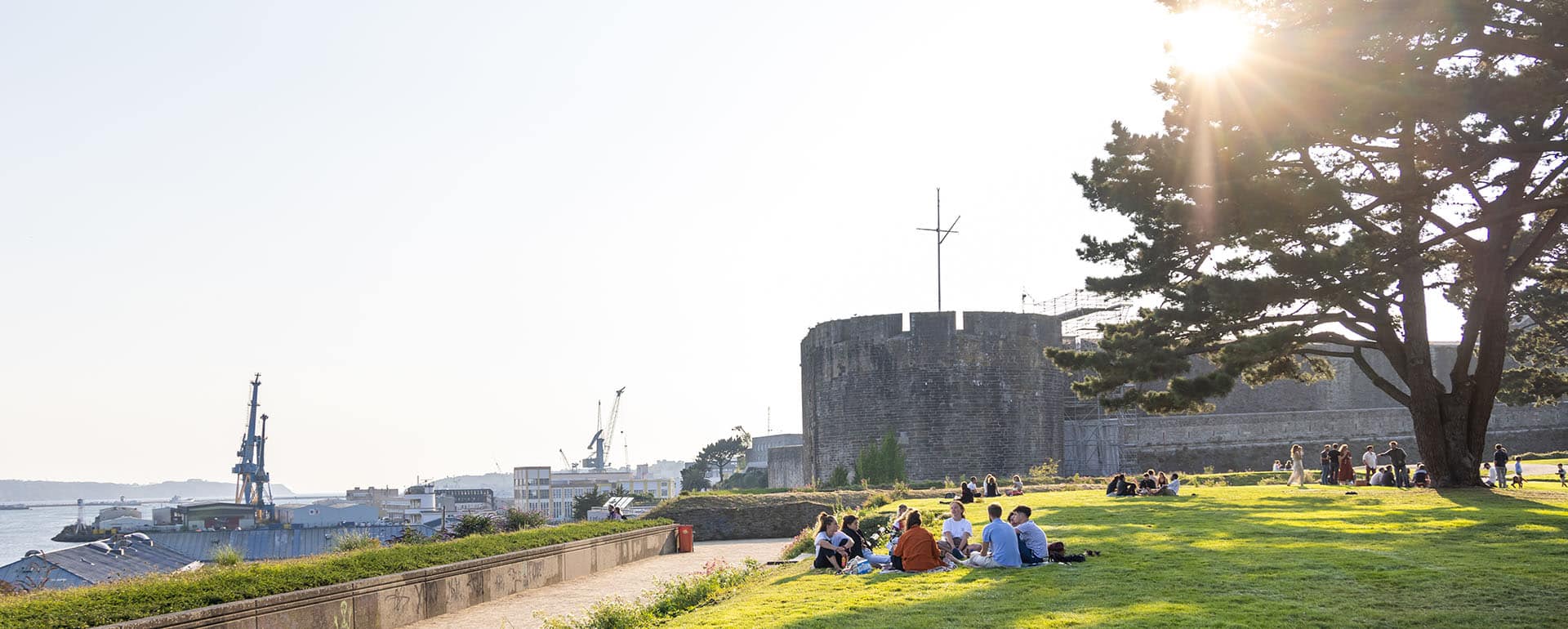 Picnic overlooking Brest castle and harbour - Musée National de la Marine